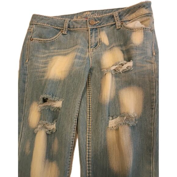 Almost Famous Womens Size 11 (32x28) Distressed Skinny Stretch Jeans Mid Rise - Picture 2 of 5